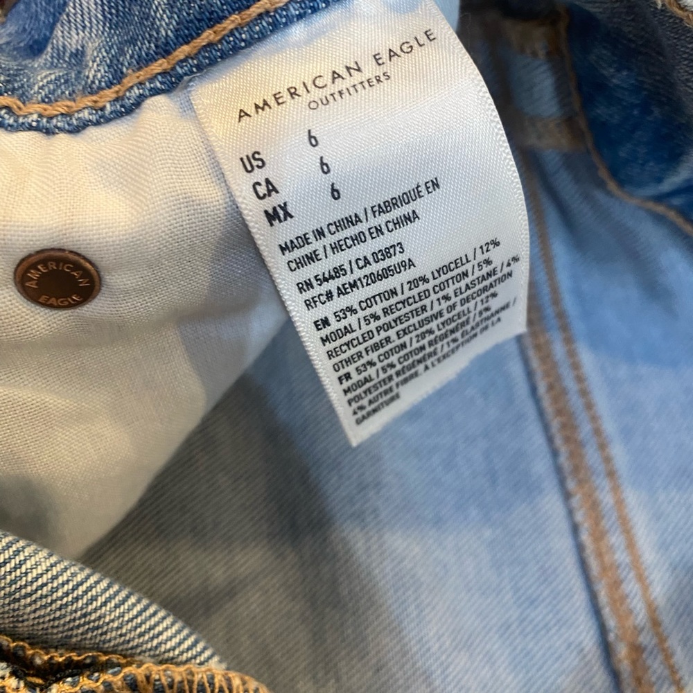 American Eagle - high rise - 90s boyfriend short - Picture 3 of 4